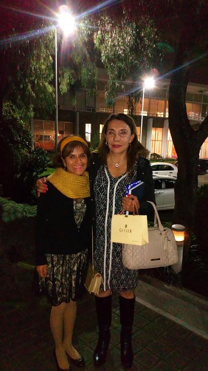 Con tesistas y egresados en mi examen doctoral y la Dra. Frida Díaz Barriga