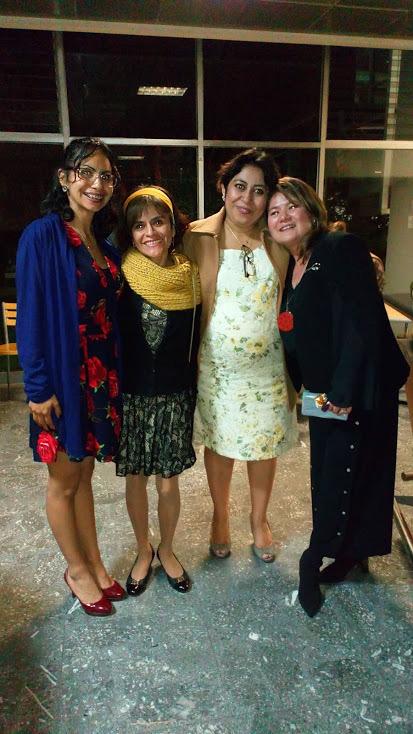 Con tesistas y egresados en mi examen doctoral y la Dra. Frida Díaz Barriga