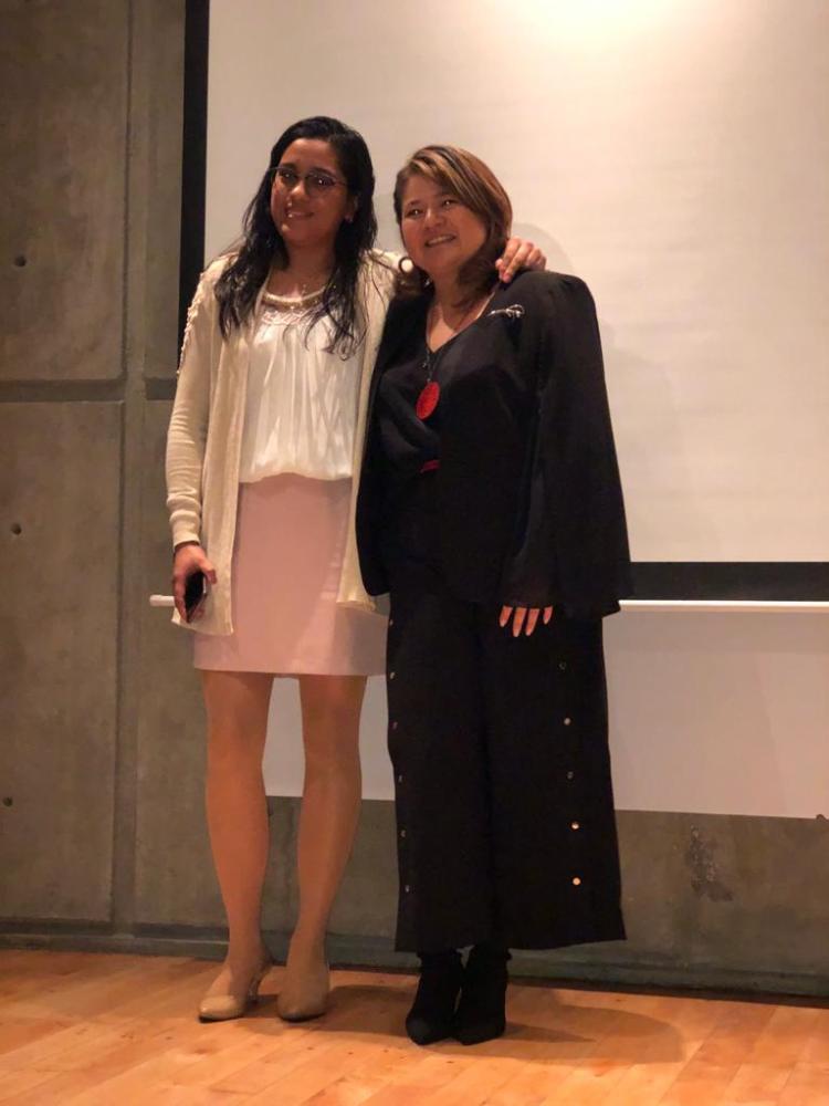 Con tesistas y egresados en mi examen doctoral y la Dra. Frida Díaz Barriga