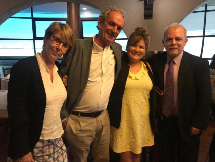 Después de la conferencia del Dr. Jean Michel Baudouin Historias de Vida. Profesionalización y Experiencias. En el club español con Alicia de Alba, Enrique Ruiz Velasco, Jean Michel y su esposa, Leti Moreno, Jesús Flores