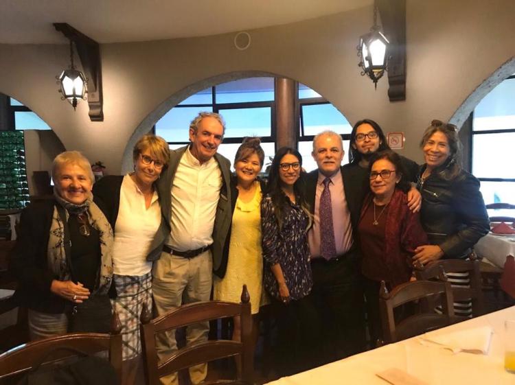Después de la conferencia del Dr. Jean Michel Baudouin Historias de Vida. Profesionalización y Experiencias. En el club español con Alicia de Alba, Enrique Ruiz Velasco, Jean Michel y su esposa, Leti Moreno, Jesús Flores