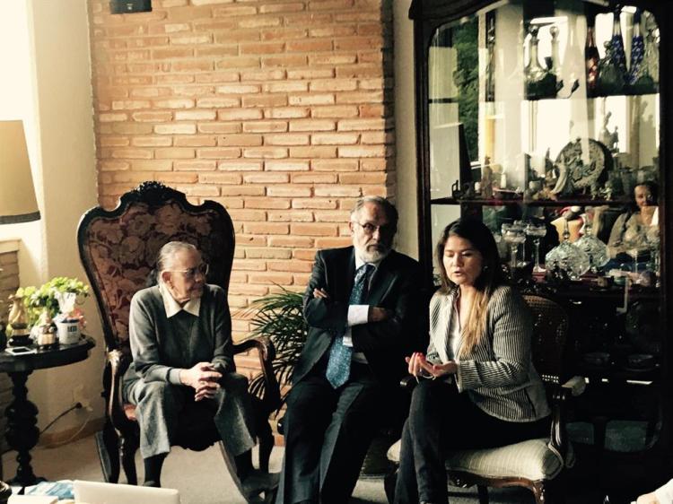 Charla sobre desarrollo humanos y educación, con los doctores Ana María González Garza y Medardo Plascencia en compañía de alumnos.