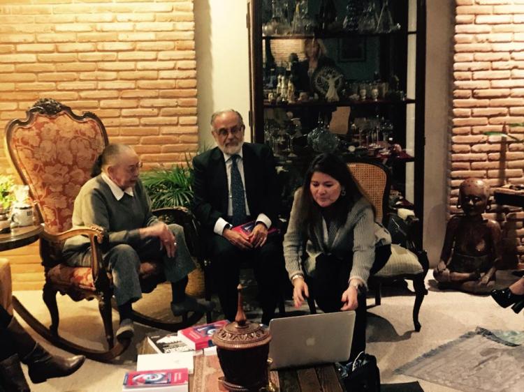 Charla sobre desarrollo humanos y educación, con los doctores Ana María González Garza y Medardo Plascencia en compañía de alumnos.