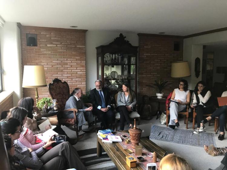 Charla sobre desarrollo humanos y educación, con los doctores Ana María González Garza y Medardo Plascencia en compañía de alumnos.